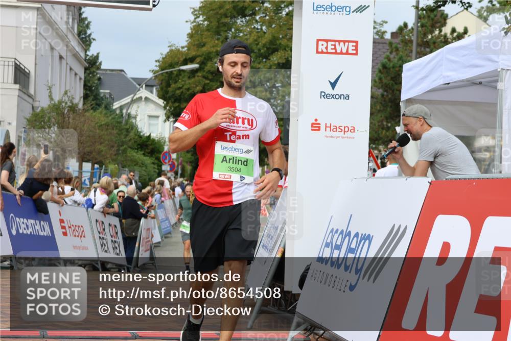 31.08.2025 - 21. Blankeneser Heldenlauf Strokosch-Dieckow http://msf.ph/oto/8654508 31.08.2025 11:03:42 Ziel 3679, 3504 meine-sportfotos.de