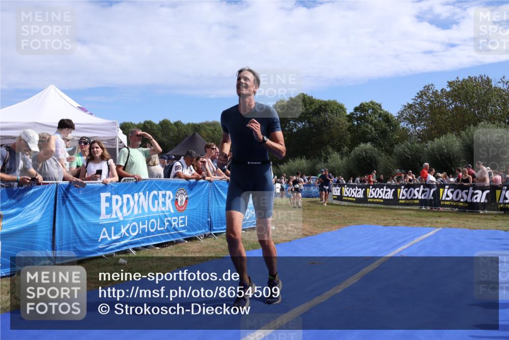 31.08.2025 - Elbe Triathlon Hamburg Strokosch-Dieckow http://msf.ph/oto/8654509 31.08.2025 11:38:29 Ziel 764, 951, 1299, 1301 meine-sportfotos.de