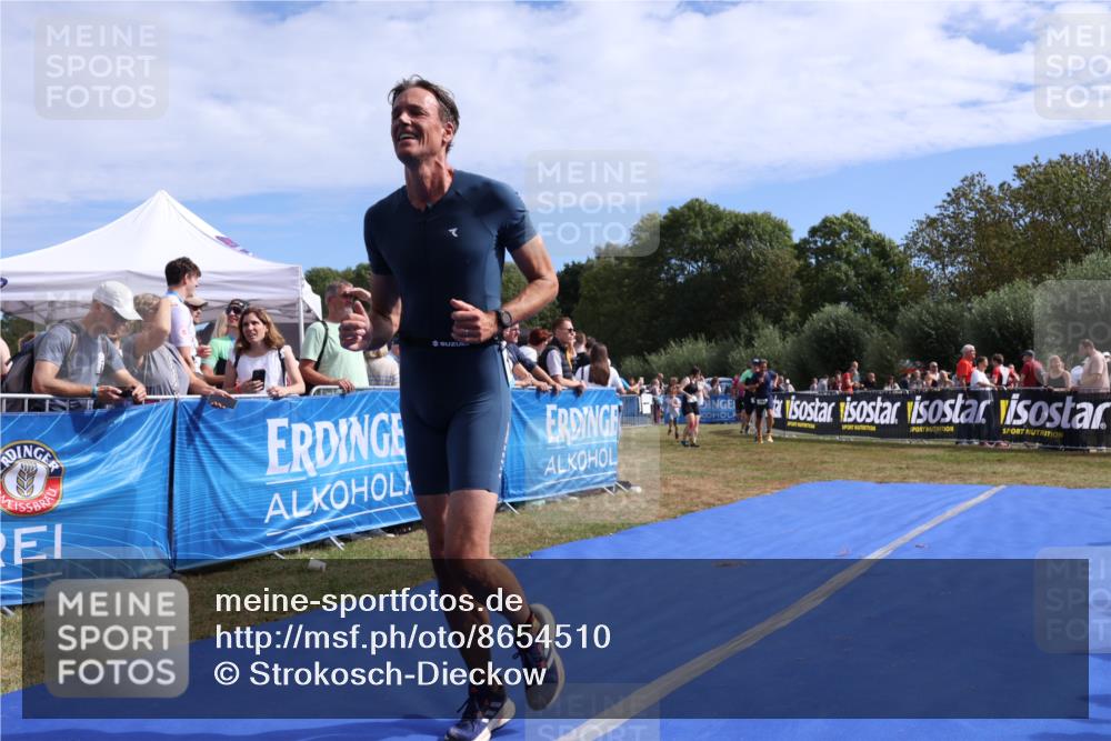 31.08.2025 - Elbe Triathlon Hamburg Strokosch-Dieckow http://msf.ph/oto/8654510 31.08.2025 11:38:29 Ziel 764, 951, 1299, 1301 meine-sportfotos.de
