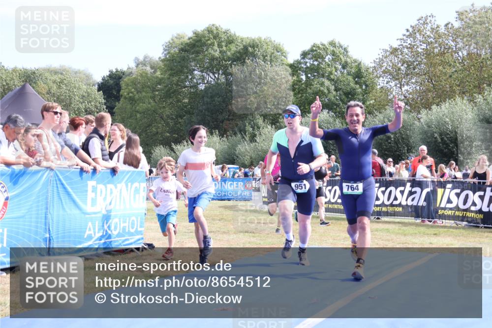 31.08.2025 - Elbe Triathlon Hamburg Strokosch-Dieckow http://msf.ph/oto/8654512 31.08.2025 11:38:33 Ziel 764, 951, 1299, 1301 meine-sportfotos.de