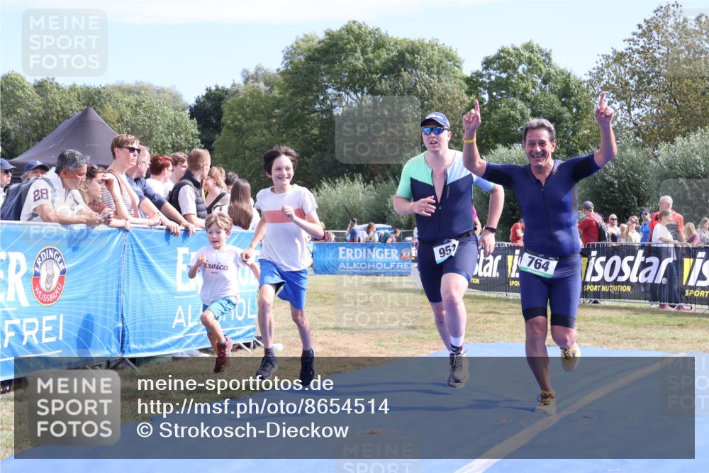 31.08.2025 - Elbe Triathlon Hamburg Strokosch-Dieckow http://msf.ph/oto/8654514 31.08.2025 11:38:34 Ziel 764, 951, 1299 meine-sportfotos.de