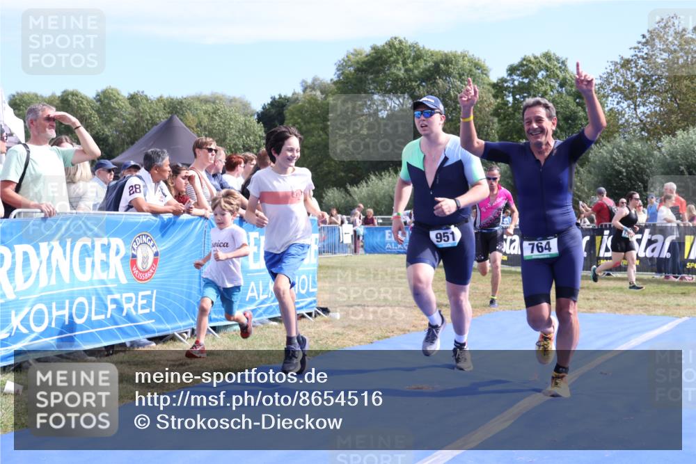31.08.2025 - Elbe Triathlon Hamburg Strokosch-Dieckow http://msf.ph/oto/8654516 31.08.2025 11:38:34 Ziel 764, 951, 1299 meine-sportfotos.de