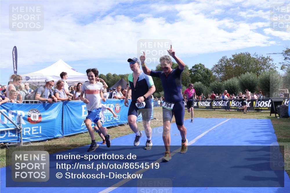 31.08.2025 - Elbe Triathlon Hamburg Strokosch-Dieckow http://msf.ph/oto/8654519 31.08.2025 11:38:35 Ziel 764, 951, 1299 meine-sportfotos.de