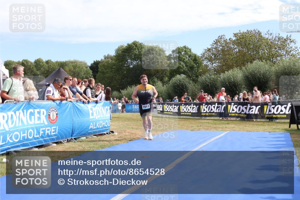 31.08.2025 - Elbe Triathlon Hamburg Strokosch-Dieckow http://msf.ph/oto/8654528 31.08.2025 11:38:45 Ziel 1011 meine-sportfotos.de
