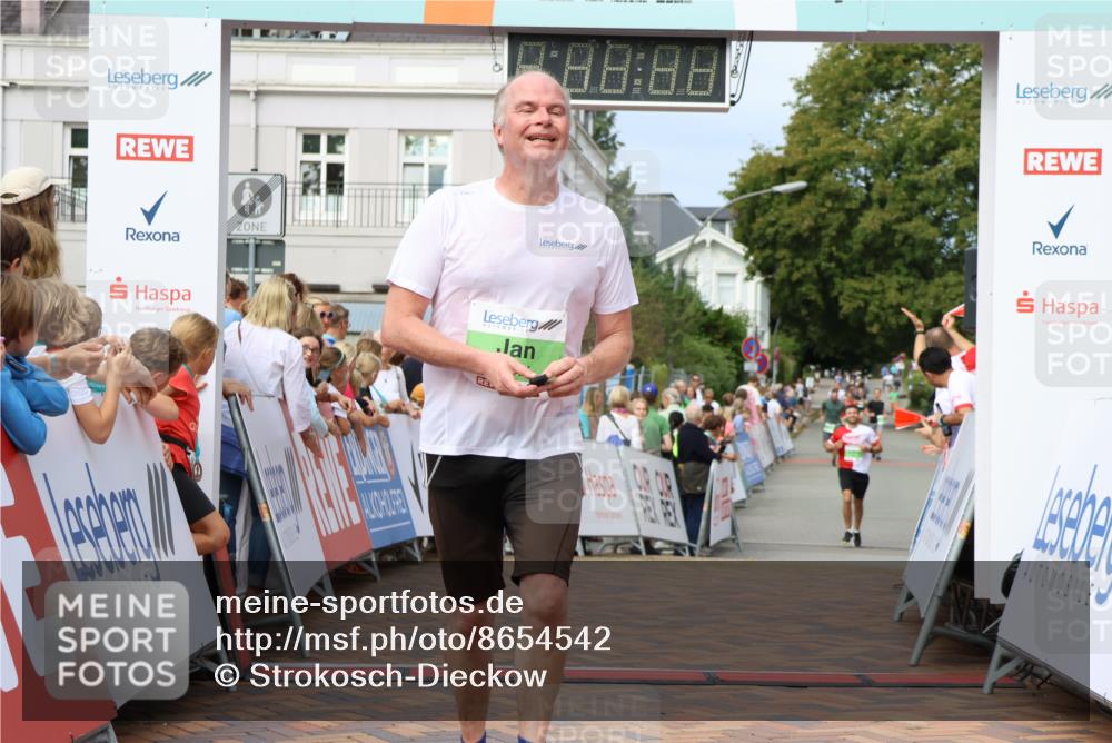 31.08.2025 - 21. Blankeneser Heldenlauf Strokosch-Dieckow http://msf.ph/oto/8654542 31.08.2025 11:03:35 Ziel 3625, 3644 meine-sportfotos.de