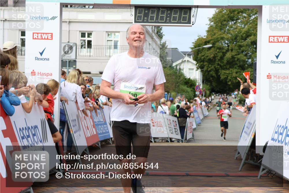 31.08.2025 - 21. Blankeneser Heldenlauf Strokosch-Dieckow http://msf.ph/oto/8654544 31.08.2025 11:03:35 Ziel 3625, 3644 meine-sportfotos.de