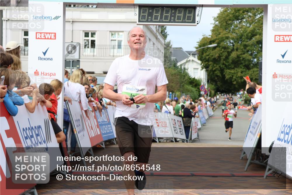 31.08.2025 - 21. Blankeneser Heldenlauf Strokosch-Dieckow http://msf.ph/oto/8654548 31.08.2025 11:03:35 Ziel 3625, 3644 meine-sportfotos.de