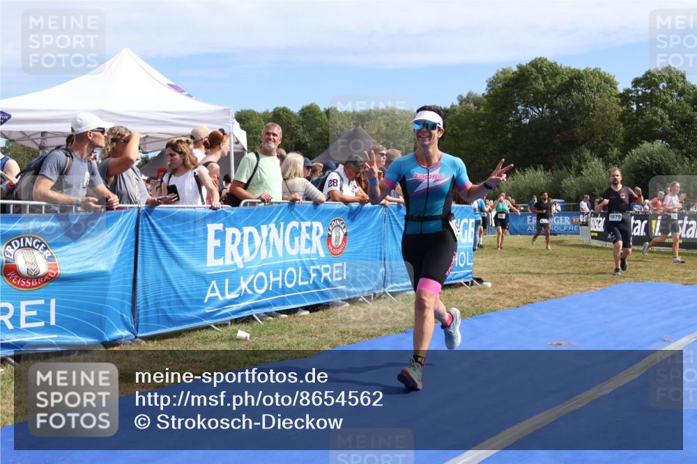 31.08.2025 - Elbe Triathlon Hamburg Strokosch-Dieckow http://msf.ph/oto/8654562 31.08.2025 11:39:10 Ziel 908, 1079, 1424 meine-sportfotos.de