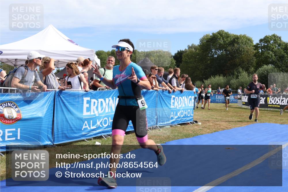 31.08.2025 - Elbe Triathlon Hamburg Strokosch-Dieckow http://msf.ph/oto/8654564 31.08.2025 11:39:11 Ziel 908, 1079, 1424 meine-sportfotos.de