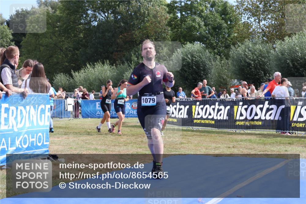 31.08.2025 - Elbe Triathlon Hamburg Strokosch-Dieckow http://msf.ph/oto/8654565 31.08.2025 11:39:12 Ziel 908, 1079, 1424 meine-sportfotos.de