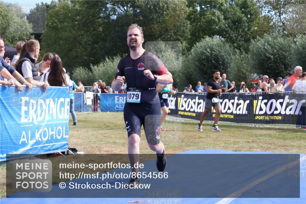 31.08.2025 - Elbe Triathlon Hamburg Strokosch-Dieckow http://msf.ph/oto/8654566 31.08.2025 11:39:12 Ziel 908, 1079, 1424 meine-sportfotos.de
