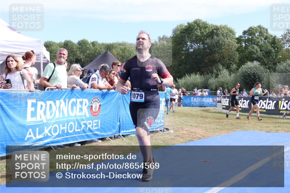 31.08.2025 - Elbe Triathlon Hamburg Strokosch-Dieckow http://msf.ph/oto/8654569 31.08.2025 11:39:13 Ziel 908, 1079, 1424 meine-sportfotos.de