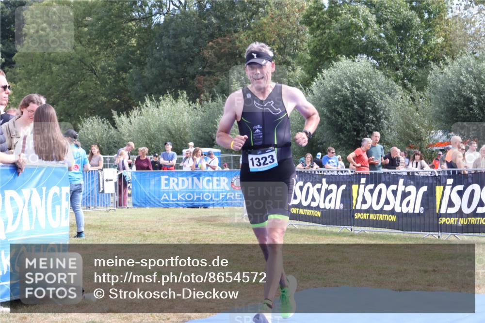 31.08.2025 - Elbe Triathlon Hamburg Strokosch-Dieckow http://msf.ph/oto/8654572 31.08.2025 11:39:32 Ziel 1323 meine-sportfotos.de