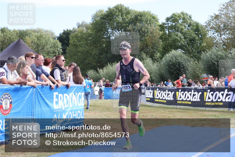 31.08.2025 - Elbe Triathlon Hamburg Strokosch-Dieckow http://msf.ph/oto/8654573 31.08.2025 11:39:32 Ziel 1323 meine-sportfotos.de