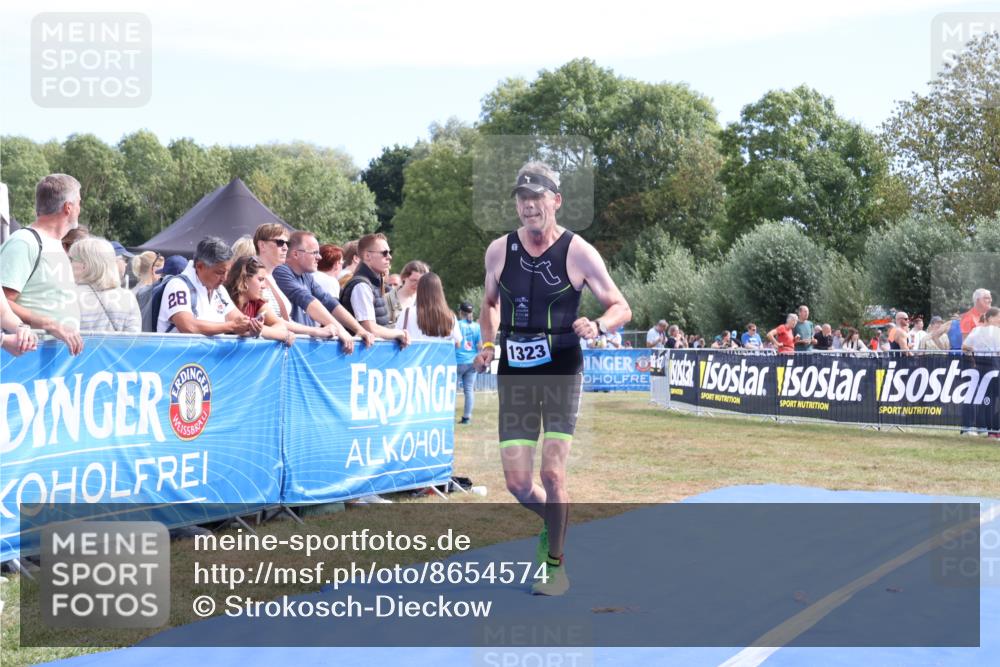 31.08.2025 - Elbe Triathlon Hamburg Strokosch-Dieckow http://msf.ph/oto/8654574 31.08.2025 11:39:33 Ziel 811, 1323 meine-sportfotos.de