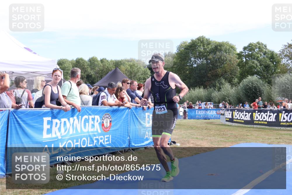 31.08.2025 - Elbe Triathlon Hamburg Strokosch-Dieckow http://msf.ph/oto/8654575 31.08.2025 11:39:33 Ziel 811, 1323 meine-sportfotos.de
