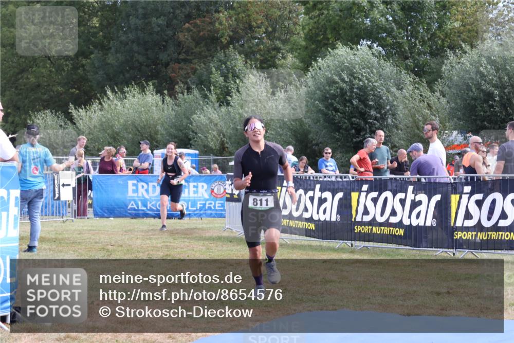 31.08.2025 - Elbe Triathlon Hamburg Strokosch-Dieckow http://msf.ph/oto/8654576 31.08.2025 11:39:41 Ziel 796, 811 meine-sportfotos.de