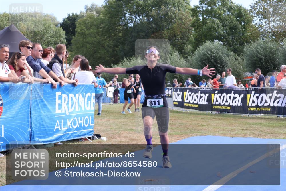 31.08.2025 - Elbe Triathlon Hamburg Strokosch-Dieckow http://msf.ph/oto/8654580 31.08.2025 11:39:42 Ziel 796, 811 meine-sportfotos.de