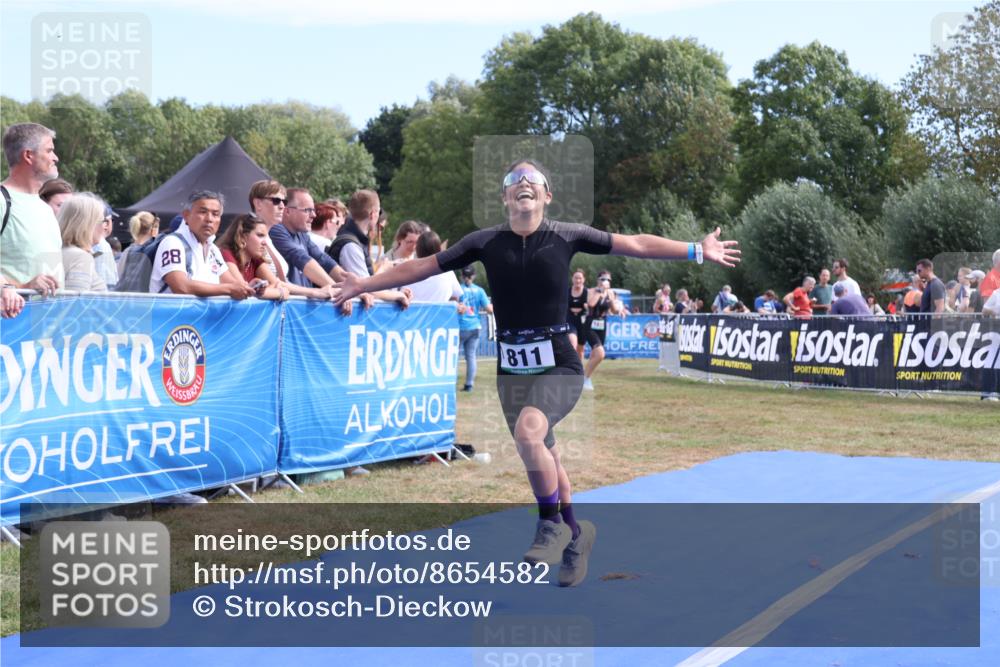 31.08.2025 - Elbe Triathlon Hamburg Strokosch-Dieckow http://msf.ph/oto/8654582 31.08.2025 11:39:43 Ziel 796, 811 meine-sportfotos.de