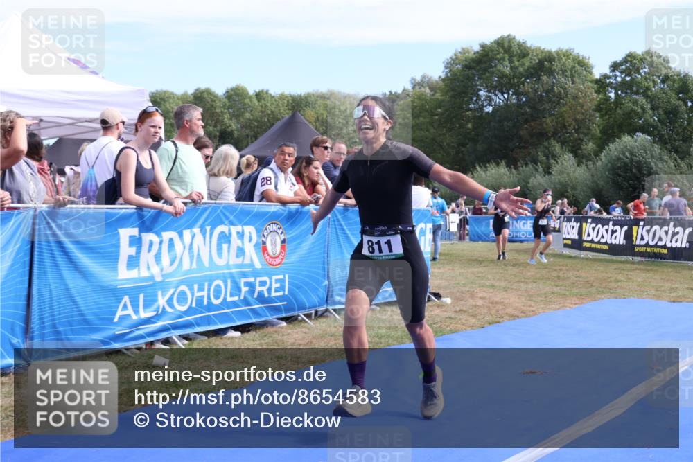 31.08.2025 - Elbe Triathlon Hamburg Strokosch-Dieckow http://msf.ph/oto/8654583 31.08.2025 11:39:43 Ziel 796, 811 meine-sportfotos.de