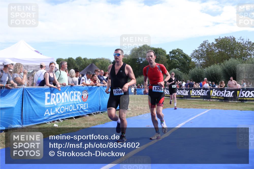 31.08.2025 - Elbe Triathlon Hamburg Strokosch-Dieckow http://msf.ph/oto/8654602 31.08.2025 11:39:55 Ziel 820, 850, 1201, 1204, 1326 meine-sportfotos.de