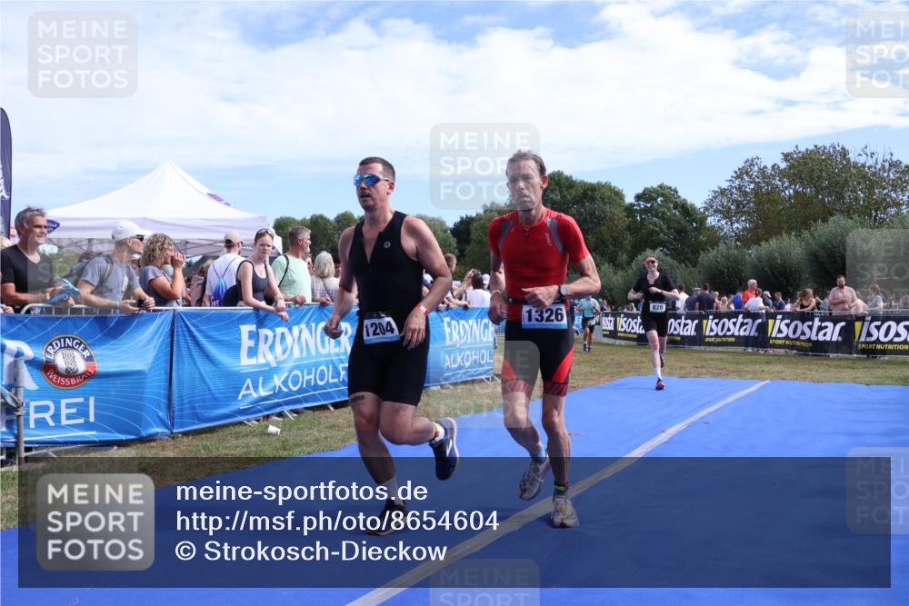 31.08.2025 - Elbe Triathlon Hamburg Strokosch-Dieckow http://msf.ph/oto/8654604 31.08.2025 11:39:55 Ziel 820, 850, 1201, 1204, 1326 meine-sportfotos.de