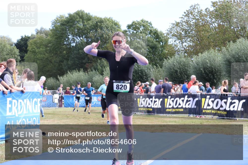 31.08.2025 - Elbe Triathlon Hamburg Strokosch-Dieckow http://msf.ph/oto/8654606 31.08.2025 11:39:56 Ziel 820, 850, 1201, 1204, 1326 meine-sportfotos.de