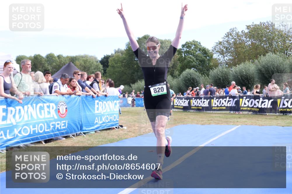 31.08.2025 - Elbe Triathlon Hamburg Strokosch-Dieckow http://msf.ph/oto/8654607 31.08.2025 11:39:57 Ziel 820, 850, 1201, 1204, 1326 meine-sportfotos.de