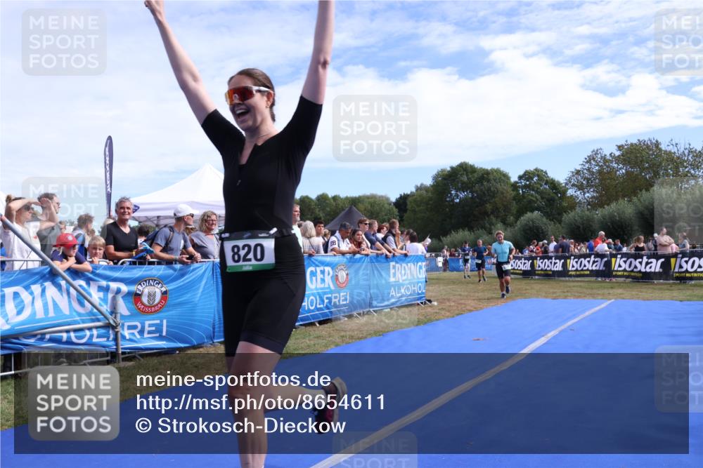 31.08.2025 - Elbe Triathlon Hamburg Strokosch-Dieckow http://msf.ph/oto/8654611 31.08.2025 11:39:57 Ziel 820, 850, 1201, 1204, 1326 meine-sportfotos.de