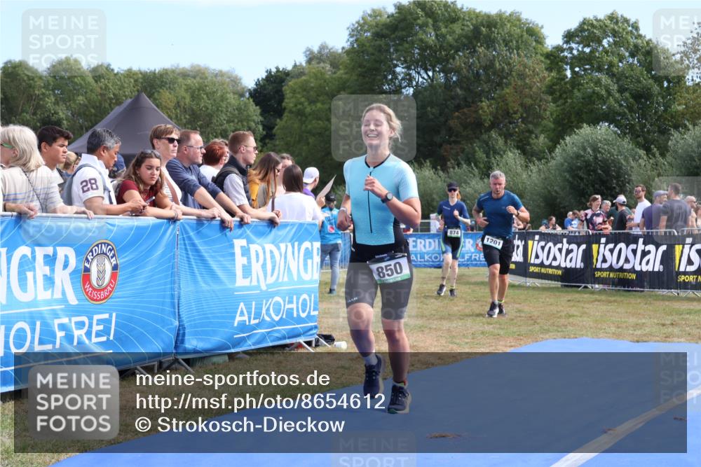31.08.2025 - Elbe Triathlon Hamburg Strokosch-Dieckow http://msf.ph/oto/8654612 31.08.2025 11:39:59 Ziel 820, 850, 1201, 1204, 1326 meine-sportfotos.de