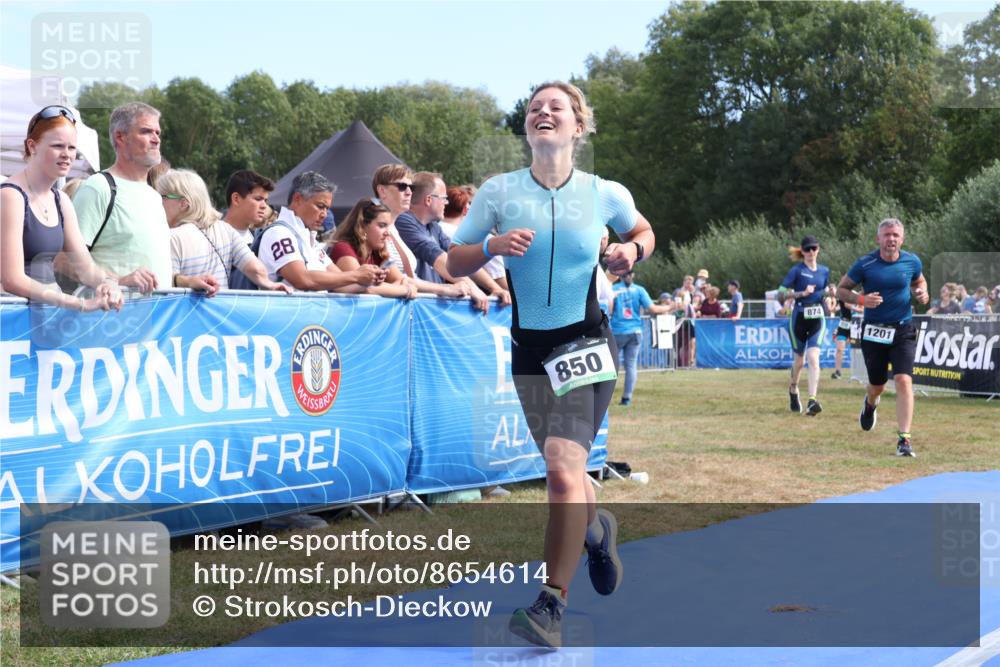 31.08.2025 - Elbe Triathlon Hamburg Strokosch-Dieckow http://msf.ph/oto/8654614 31.08.2025 11:40:00 Ziel 820, 826, 850, 1201 meine-sportfotos.de