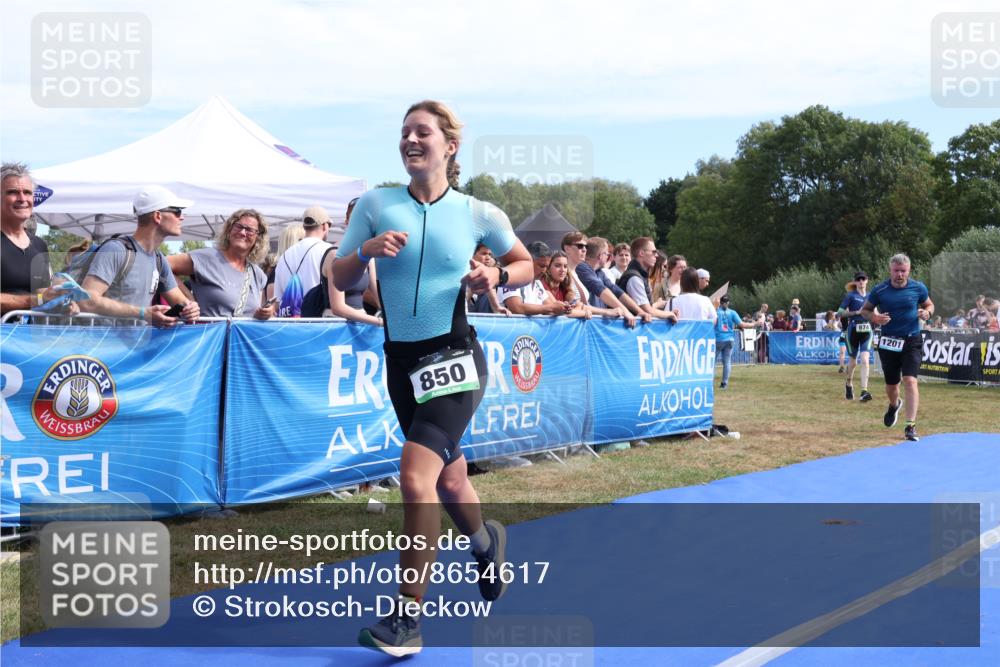 31.08.2025 - Elbe Triathlon Hamburg Strokosch-Dieckow http://msf.ph/oto/8654617 31.08.2025 11:40:01 Ziel 820, 826, 850, 1201 meine-sportfotos.de