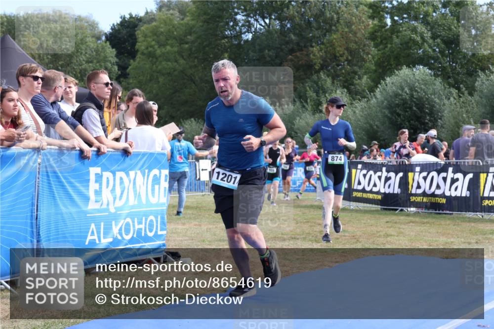 31.08.2025 - Elbe Triathlon Hamburg Strokosch-Dieckow http://msf.ph/oto/8654619 31.08.2025 11:40:02 Ziel 826, 850, 1201 meine-sportfotos.de