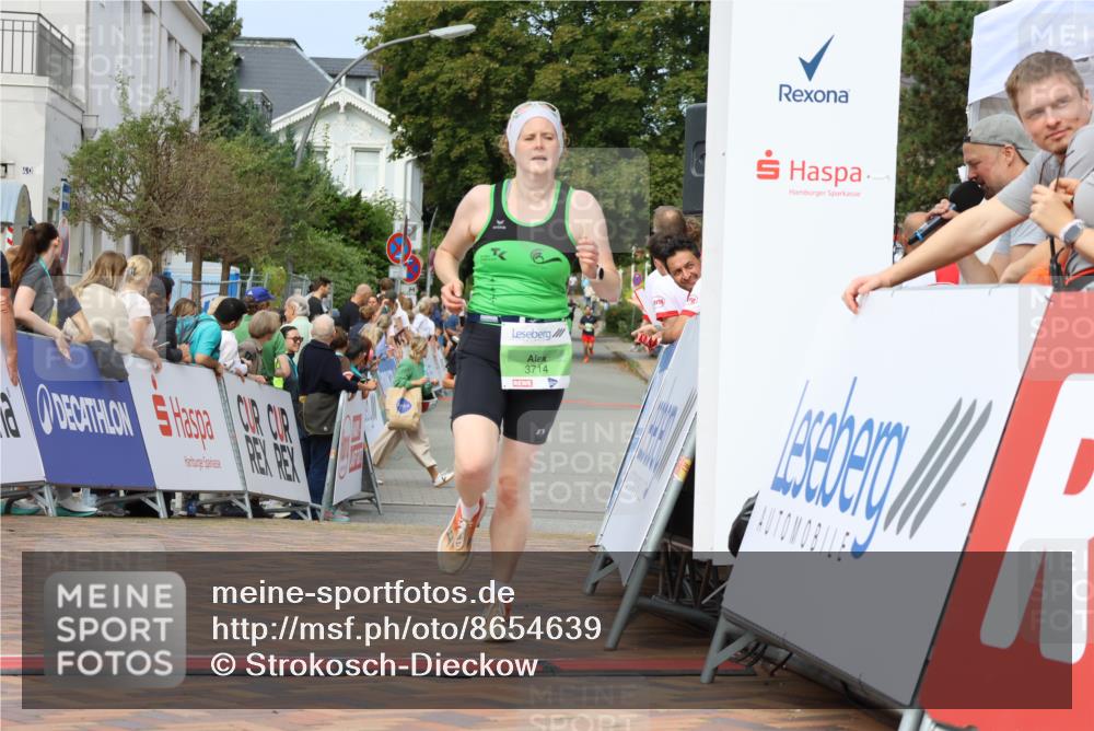 31.08.2025 - 21. Blankeneser Heldenlauf Strokosch-Dieckow http://msf.ph/oto/8654639 31.08.2025 11:02:42 Ziel 3487, 3714 meine-sportfotos.de