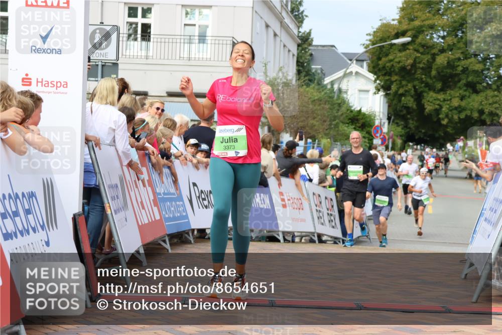 31.08.2025 - 21. Blankeneser Heldenlauf Strokosch-Dieckow http://msf.ph/oto/8654651 31.08.2025 11:03:22 Ziel 3675, 3446, 3373, 3302 meine-sportfotos.de