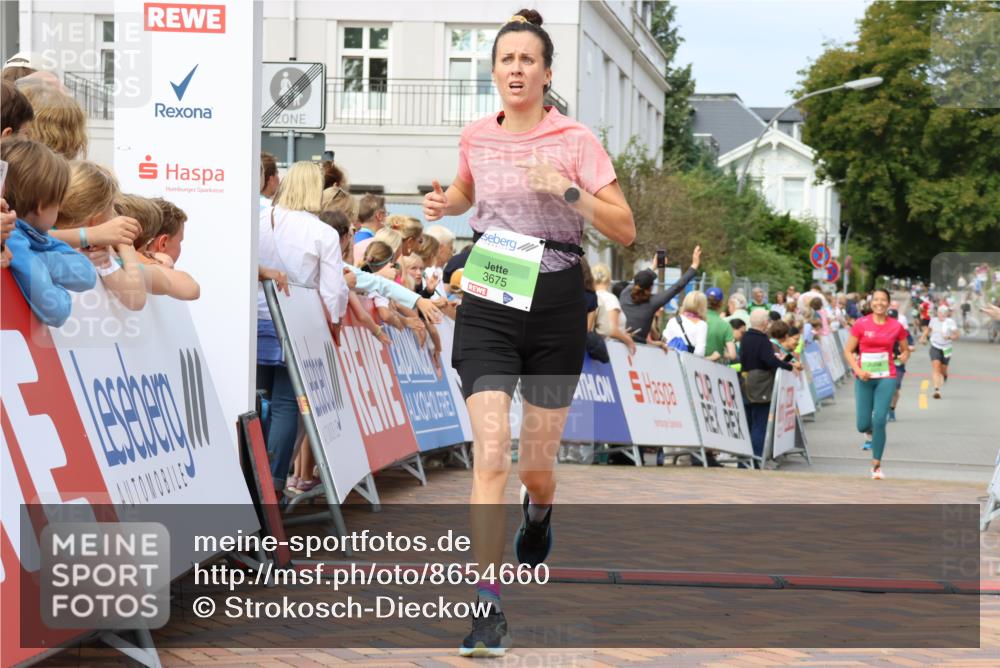 31.08.2025 - 21. Blankeneser Heldenlauf Strokosch-Dieckow http://msf.ph/oto/8654660 31.08.2025 11:03:19 Ziel 3675, 3373 meine-sportfotos.de