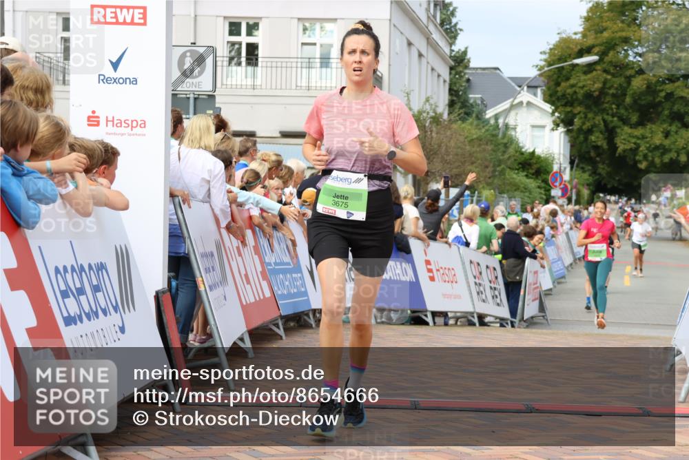 31.08.2025 - 21. Blankeneser Heldenlauf Strokosch-Dieckow http://msf.ph/oto/8654666 31.08.2025 11:03:19 Ziel 3675, 3373 meine-sportfotos.de