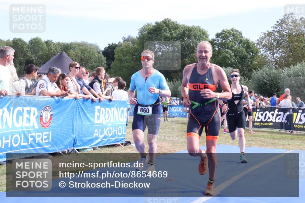 31.08.2025 - Elbe Triathlon Hamburg Strokosch-Dieckow http://msf.ph/oto/8654669 31.08.2025 11:40:34 Ziel 660, 1273, 1310, 1379 meine-sportfotos.de