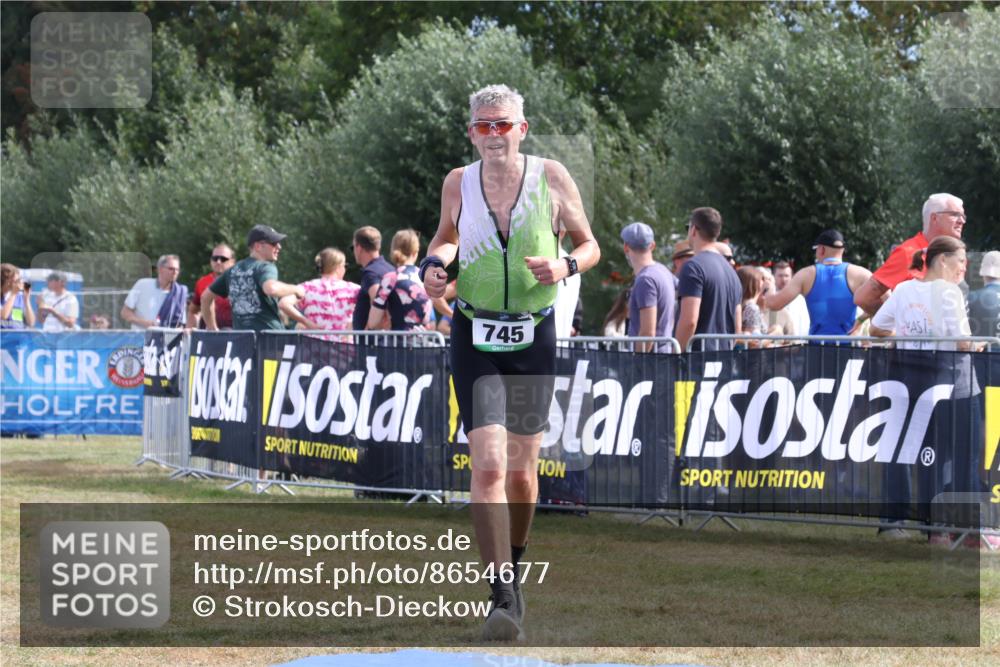 31.08.2025 - Elbe Triathlon Hamburg Strokosch-Dieckow http://msf.ph/oto/8654677 31.08.2025 11:40:41 Ziel 665, 745 meine-sportfotos.de