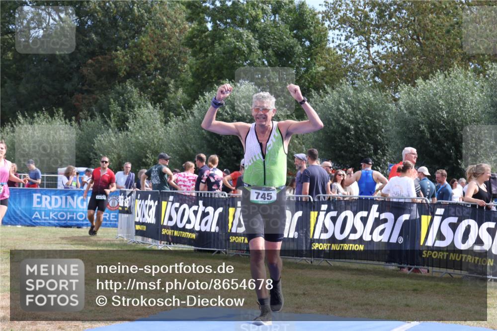 31.08.2025 - Elbe Triathlon Hamburg Strokosch-Dieckow http://msf.ph/oto/8654678 31.08.2025 11:40:41 Ziel 665, 745 meine-sportfotos.de