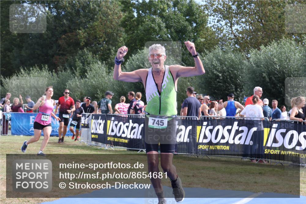 31.08.2025 - Elbe Triathlon Hamburg Strokosch-Dieckow http://msf.ph/oto/8654681 31.08.2025 11:40:42 Ziel 665, 745, 1137 meine-sportfotos.de