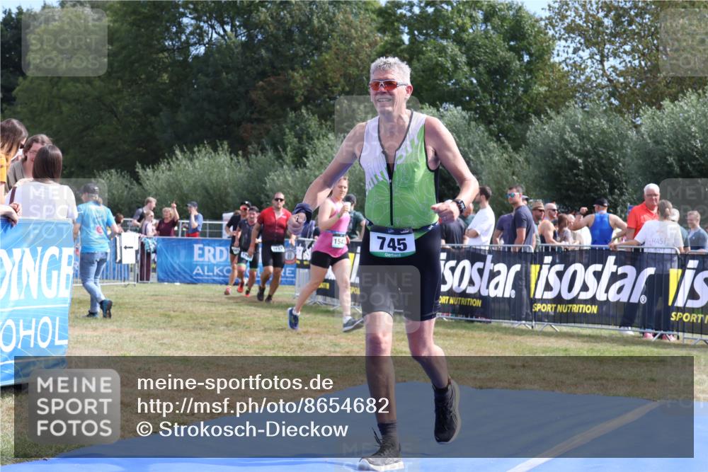 31.08.2025 - Elbe Triathlon Hamburg Strokosch-Dieckow http://msf.ph/oto/8654682 31.08.2025 11:40:43 Ziel 665, 745, 1137, 1298 meine-sportfotos.de