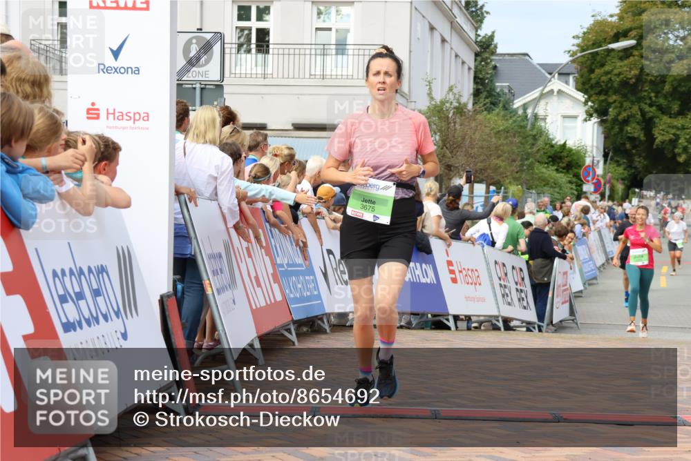 31.08.2025 - 21. Blankeneser Heldenlauf Strokosch-Dieckow http://msf.ph/oto/8654692 31.08.2025 11:03:18 Ziel 3675, 3373 meine-sportfotos.de