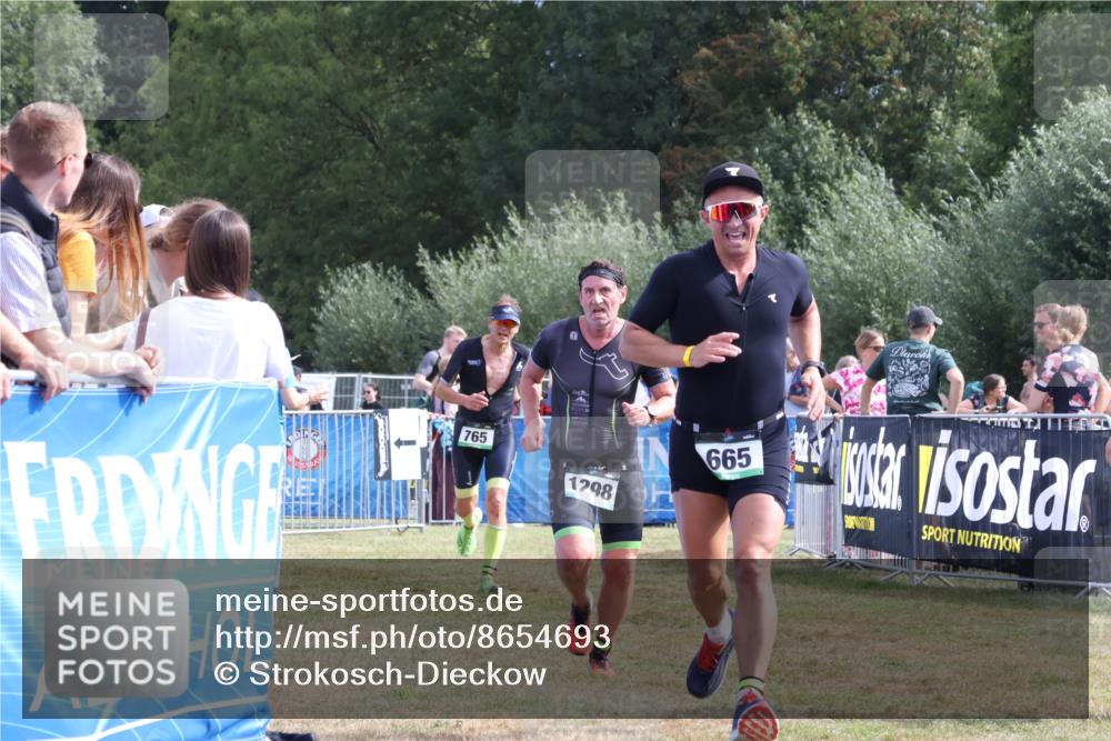 31.08.2025 - Elbe Triathlon Hamburg Strokosch-Dieckow http://msf.ph/oto/8654693 31.08.2025 11:40:48 Ziel 665, 745, 765, 1137, 1298 meine-sportfotos.de