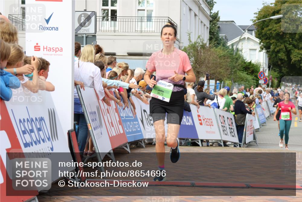 31.08.2025 - 21. Blankeneser Heldenlauf Strokosch-Dieckow http://msf.ph/oto/8654696 31.08.2025 11:03:18 Ziel 3675, 3373 meine-sportfotos.de
