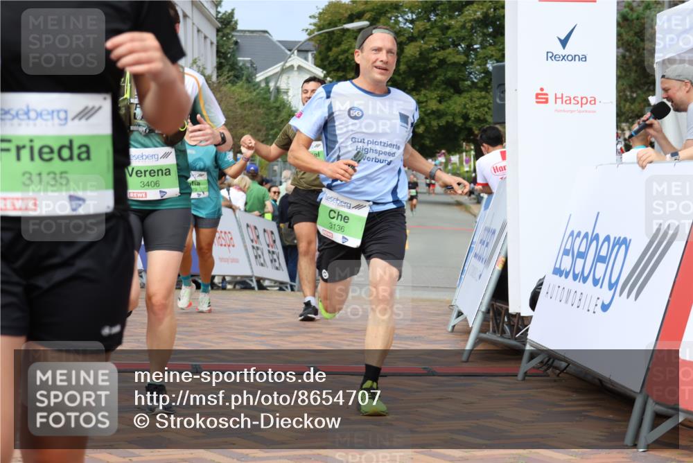 31.08.2025 - 21. Blankeneser Heldenlauf Strokosch-Dieckow http://msf.ph/oto/8654707 31.08.2025 11:02:31 Ziel 3380, 3379, 3135, 3136, 3406, 3727 meine-sportfotos.de