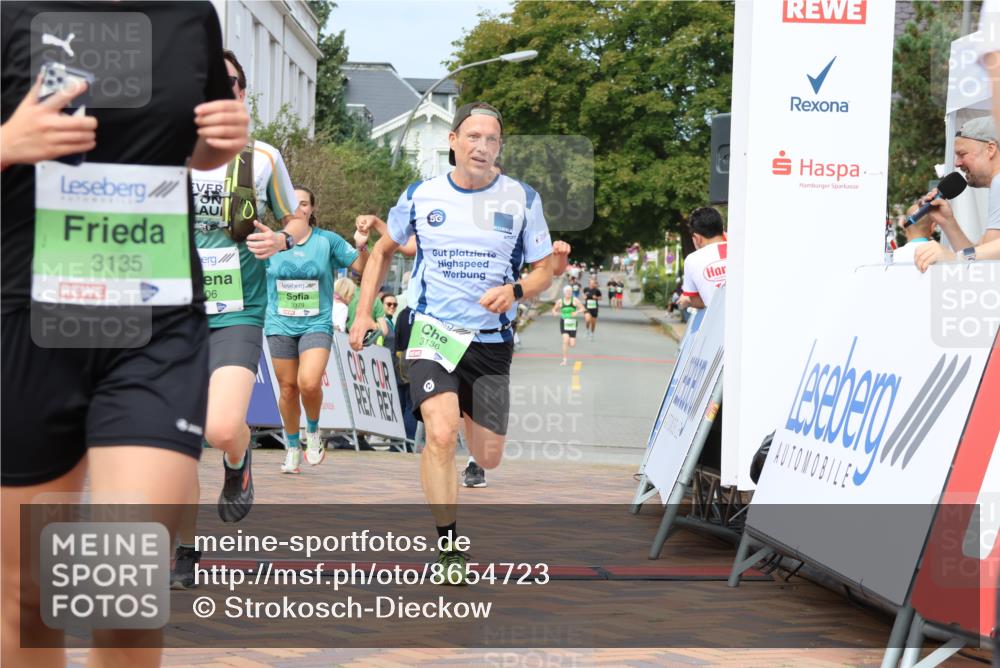 31.08.2025 - 21. Blankeneser Heldenlauf Strokosch-Dieckow http://msf.ph/oto/8654723 31.08.2025 11:02:30 Ziel 3380, 3379, 3135, 3136, 3406, 3727 meine-sportfotos.de