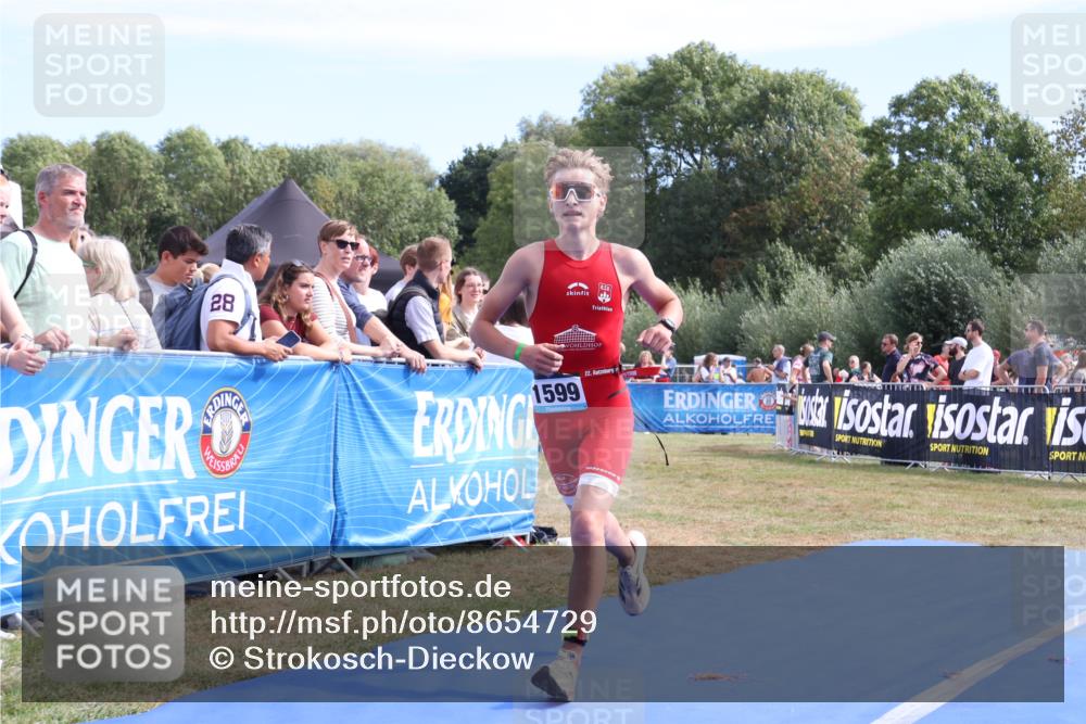 31.08.2025 - Elbe Triathlon Hamburg Strokosch-Dieckow http://msf.ph/oto/8654729 31.08.2025 11:41:00 Ziel 765, 1599, 1601 meine-sportfotos.de