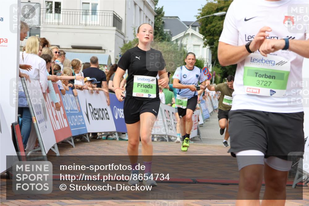 31.08.2025 - 21. Blankeneser Heldenlauf Strokosch-Dieckow http://msf.ph/oto/8654734 31.08.2025 11:02:29 Ziel 3380, 3379, 3135, 3136, 3406, 3484, 3727 meine-sportfotos.de