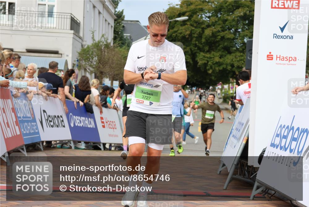 31.08.2025 - 21. Blankeneser Heldenlauf Strokosch-Dieckow http://msf.ph/oto/8654746 31.08.2025 11:02:27 Ziel 3135, 3136, 3406, 3484, 3727 meine-sportfotos.de